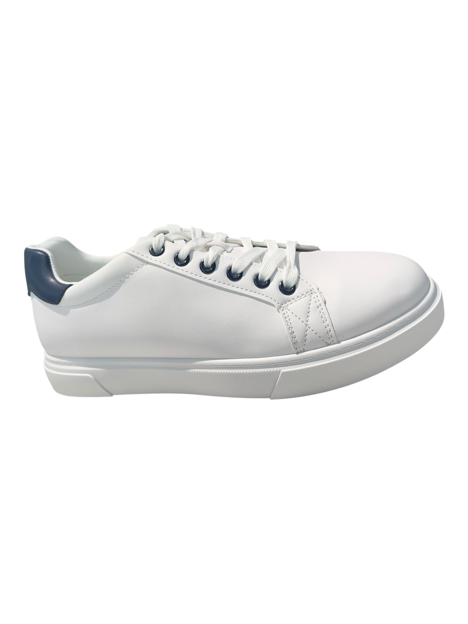 Scarpa sportiva classica con allaccio