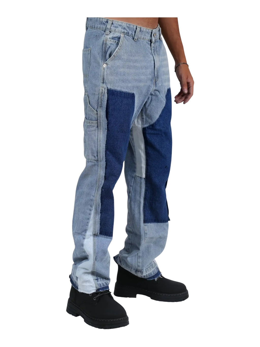 Jeans con patch azzurro