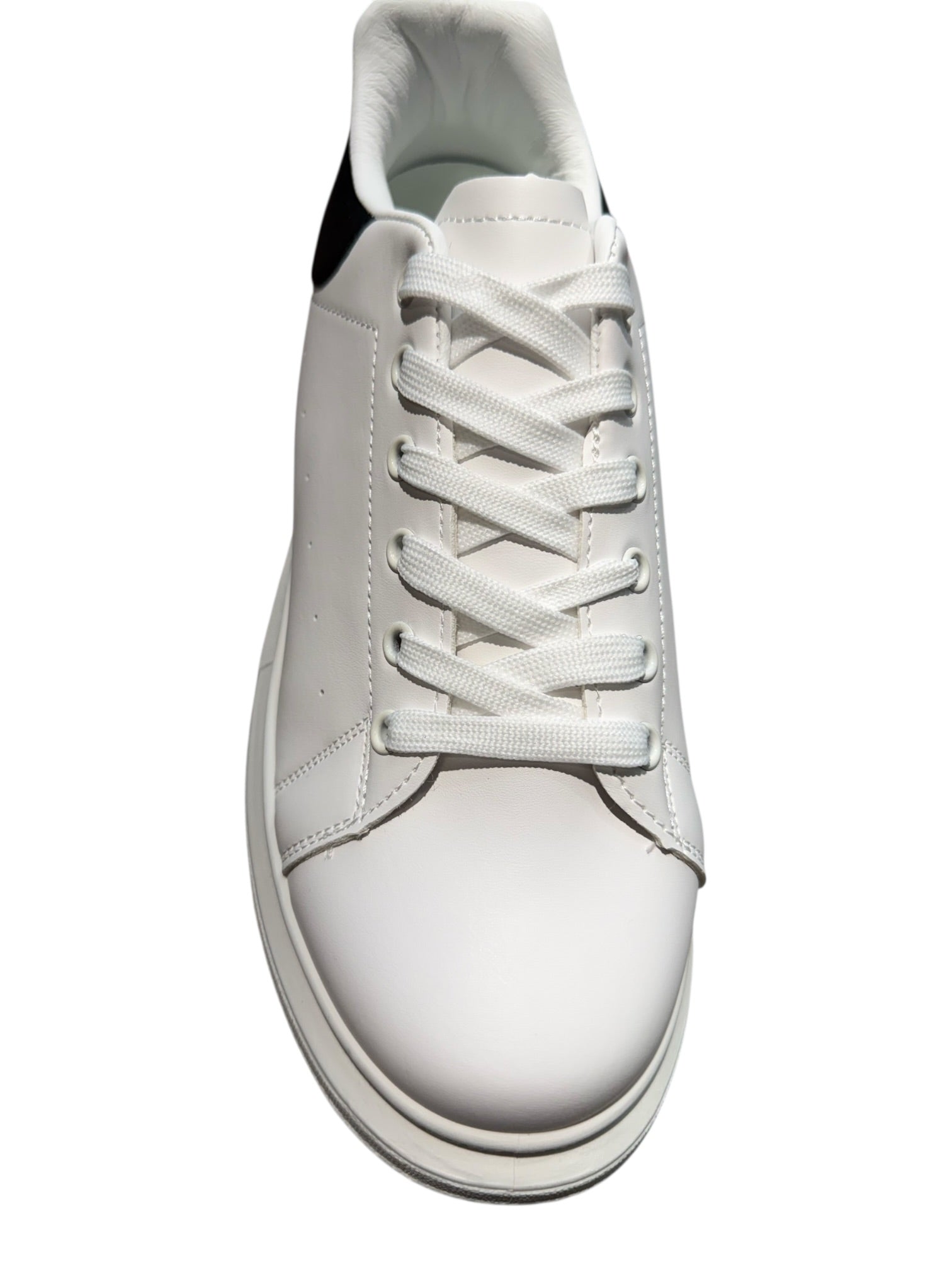 Scarpa sportiva classica con suola morbida 3